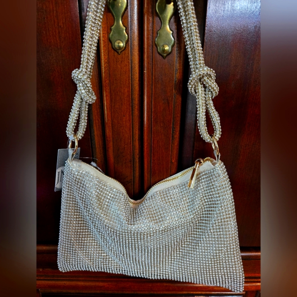 Silver Shimmer Cocktail Purse with Textured Mesh Design